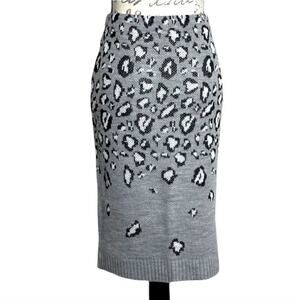 𝅺Express cheetah‎ leopard print stretch sweater skirt comfy size medium